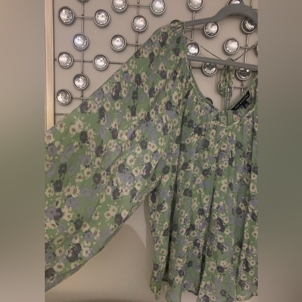Womens flare top long sleeve. Never worn - Picture 4 of 8